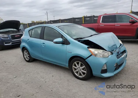 2012 Toyota Prius C из США, поврежденный, VIN JTDKDTB33C1026581